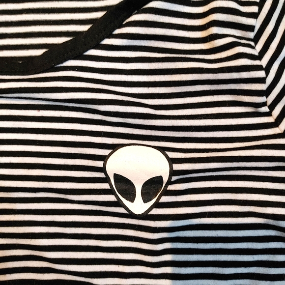 Free With Purchase OR $5 Cropped T-Shirt with Alien Decal - Picture 2 of 2